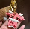 مصمم أزياء المفاتيح الأحمر القلب الوردي العجل البقرة سيارة مفتاح سلسلة خواتم الملحقات الحلي مشبك شنقا الديكور لحقيبة مع مربع YSK02