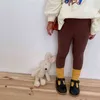 秋の冬の赤ちゃんの女の子のソリッドカラースキニーパンツ純粋な綿の砂のカジュアルベースレギンス210508