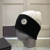 Designer Hat Stickad Cap Womens Cashmere Angora Luxury Ullhattar Kepsar Splice Letter Märke Mjuk Vinter Höst Habbly