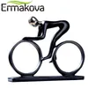 Ермакова Современная абстрактная смола Bicycler велосипедистская статуя велосипед велосипед гонщик фигурка офис гостиной декор 211108