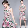 Kadınlar Yaz Tasarımcısı Zarif Çiçek Baskı V Boyun Seksi Pembe Düğün Parti Robe Kadın Vintage Kolsuz Tatil Elbise Vestidos 210525