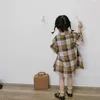 幼児の古典的な子供たちのための秋の韓国のファッションの女の子の格子縞のドレス
