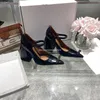 샌들 디자이너 chunky heel pumps 여성을위한 샌들 디자이너 히스 뾰족한 하이힐 우아한 웨딩 신발 실크와 가죽 고품질 신발 우수한 공급 업체