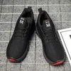 Toppkvalitet 2021 Sport Män Kvinnor Running Skor Triple Black Red Outdoor Andningsbara Löpare Sneakers Storlek 39-44 Wy06-20261