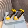 2022 Projektant Moda Damskie Buty Męskie Kobiet Sneaker Tłoczony Suede Leather Curb Sneakers Gumowy Platforma Mokasyny Oddychający Rozmiar 35-45