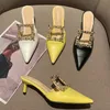 2021 여성 슬리퍼 럭셔리 라인 석 미끄러짐 mules 여자 얇은 뒤꿈치 슬라이드 신발 패션 숙녀 슬리퍼 새로운 여성 플립 플롭 dcger34sx6
