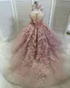 2022 Cute Pink Flower Girls Abiti Gioiello Collo Maniche ad aletta Appliques in pizzo con fiori fatti a mano Comunione di compleanno Bambini Ragazza Abiti da spettacolo Sweep Train