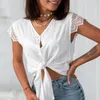 Vrouwen zoete mode holle borduurwerk bijgesneden blouses vintage gegolfde boog gebonden vrouwelijke shirts Blusas chique tops 210514
