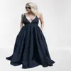 Taffeta A Line Avondjurk Lange bandjes Prom Jurken Zwarte Romantische Open Back Strappy Jurken