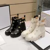 Marque Lauréate Femmes Bottines Designer Hiver Soled Déter Martin Boot Boot Star Star Chaussures Square Diamond Boucle Chaussure en cuir