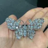 Koppar med kubik Zircon Butterfly Brosch Insect Mode Kvinnor Smycken Vit Färg 58 * 32mm