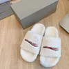 快適なLuxurys Fur Slides Fluffy Sandals Slippers 2022冬のデザイナー女性女性温かい文字ウール毛皮のようなファジーガールフリップフロップndmi