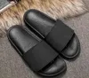 Mens Slippers 2021 Best men slippers women ladies Flat platform sandals Rubber slide Floral brocade Gear bottoms flip flops Bee striped Beach causal slipper