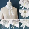 Pins, Brooches Korean Fabric Bow Tie Brooch White Lace Bowknot Lapel Pins Shirt Dress Collar Luxulry Wedding For Women Accessories