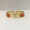 Brazalete de pulsera de oro y plata de acero de titanio para mujer Pulseras de diseñador Carta de joyería Hebilla Pulsera 31 colores de esmalte