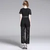 Frauen elegante aushöhlen Blumen weites Bein Hose Spitze Overalls Sommer V-Ausschnitt Kurzarm einteiliger Strampler Overall mit Gürtel 210416