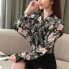 Elegante Vintage Cópia Floral Blusa Mulheres Lantern Manga Longa Camisa Coreana Escritório Senhora Laço Laço Tops Blusas Cardigan 10675 210417