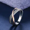 結婚指輪エスト2つのトーンX形のクロスリングのためのトレンディなジュエリーの眩しいCZの石のクリスタル大型ファッション指