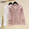 Camisas coreanas sueltas con cuello en V para mujer, blusa Vintage de manga larga para mujer, blusa de encaje con costuras acampanadas sólidas para mujer 11422 210508