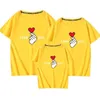 Летняя семья выглядит подходящие наряды футболки одежда мать отец сын дочь дети детские короткие рукава буква 210521