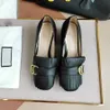 Klassiker Kvinnor Heels Skor Sandaler Fashion Beach Tjock Bottom Tofflor Alfabet Lady Leather High Heel Shoe Slides By