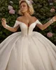 2021 Off the Shoulder Wedding Dress Lace Appliques Sequined Bridal Gowns Saudi Arabic Plus Size vestido de novia