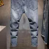 Mężczyźni Ripped Casual Skinny Jeans Spodnie Moda Marka Man Streetwear List Drukowane Draktowane Otwór Szary Denim Spodnie