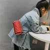 Mini çanta çocuk tasarımcısı kızlar tam perçin kova çanta şık zincir omuz çocuk madeni para cüzdanı pu katı depolama