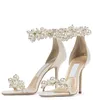 Summer Meira Pumps Glitter Women's Sandals Skor Crystal Pearl Strap Perfekt Bridal Bröllopsklänning Pekad Toe Suede High Heels Lady Flat EU35-43