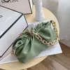 Luxury Day Clutches Tjock kedja axelväskor för kvinnor 2021 Mode damer Cloud Armpit Bag Brand Dumpling Pläterade handväskor
