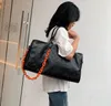 Bolsa de viagem de curta distância 2021 de grande capacidade PU feita à mão para bagagem pobre Moda Bolsas de ginástica esportivas em relevo