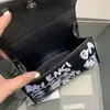 sert tasarımcı omuz çantaları