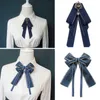 Kvinna Unisex Bow Tie Broscher för Kvinnor Pearl Crystal Pendant Collar Pin Shirt Kläder Slips Bowknot Suit Tillbehör