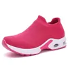 Style583 Moda Erkekler Koşu Ayakkabıları Beyaz Siyah Pembe Laceless Nefes Rahat Erkek Eğitmenler Tuval Ayakkabı Spor Sneakers Koşucular 35-42