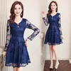 Korean Wersja Plus Size Z Długim Rękawem Solidna Sexy Koronkowa Dress Lato Biuro Lady Kolana-Długość Jakość Kobiety Dress 4925 50 210527