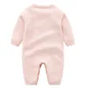 Tjej stickad född baby kläder romper cartoons med hatt spädbarn barn bomull toddler jumpsuit 210417