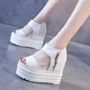 Peep Toe Date Roman Femmes Sandales Chaussures Bas Plateforme Dames Sandales Mode Mesh Side Zipper Sandales Pour Femmes Y0721