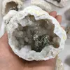 Obiekty dekoracyjne Figurki Naturalne Białe Kryształowe Klastry Otwór Górnika Piryt Szorstkiej Rock Geode Stone Mineral Próbki Healing