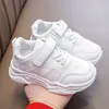 Scarpe sportive bianche per bambini ragazzi suola morbida scarpe bianche ragazze in pelle traspirante scuola elementare scarpe casual da viaggio 210713