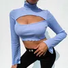 ブルーホールトリミングシャツフレアスリーブハイライックカットアウトセクシーなファッション秋の新しい弾性スリム女性ニットティーシャツ210419