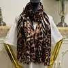 Women039s Sjaal goede kwaliteit 50 zijde 50 wol materiaal dunne en zachte print Luipaard graanpatroon lange sjaals voor dames maat 1708453260