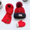 帽子+男の子の女の子秋と冬の帽子スカーフ手袋暖かく保つために3ピースの赤ちゃん子供の頭の上限