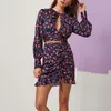 Mode Cherry Print Cut Out Crop Top Dames Zomer Chic High Street Knot Blouses Vrouw Lange Mouw Backless Tunic Tops 210430