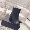 2022 Novo Outono Vaca Couro Curto Zíper Botas, Fashionable Luxury Martin Boots Designer Ankle Boot Alta Qualidade