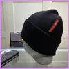 Ny vintergata mode stickad hatt Kvinnor Casquette Designer Kepsar hattar Mens Wool Bucket Hat Sport Soild Baseball Cap Nice D2111035F