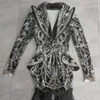 Blazer di diamanti Abbigliamento da palcoscenico da donna Elegante strass stampato alla moda Coda a rete Cappotto sottile Bar Cantante Stella Festa da sera Costume da passerella Abito di cristallo di compleanno