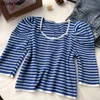 Crew Neck Short-mouwen Trui Bottoming Shirt Dames T-shirt Losse Dunne Gestreepte PUFF Mouw Vintage Lente Zomer Blusa 210519