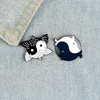 YIN YANG TAICHI ENAMEL PIN-код пользовательских китов из китов из китов одежда для одежды отворотный рюкзак рыба значок баланс украшения подарок для друзей