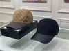 Бейсболки 56см Регулируемые дизайнеры Мужчины Бейсболка Шапки Шляпы Женщины Мода Брелки Поддоны Шляпы Случайные Ведные Шляпа