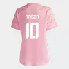różowe koszule piłkarskie